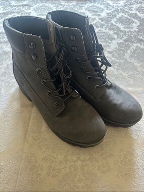 Women’s Lace-Up Leather Ankle Boots in Dark Gray